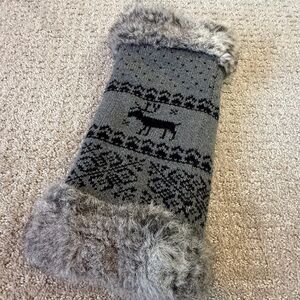 Women’s Gray Knit Hand Warmer Black Faux Fur Fleece Lined Muff Warm Winter Deer